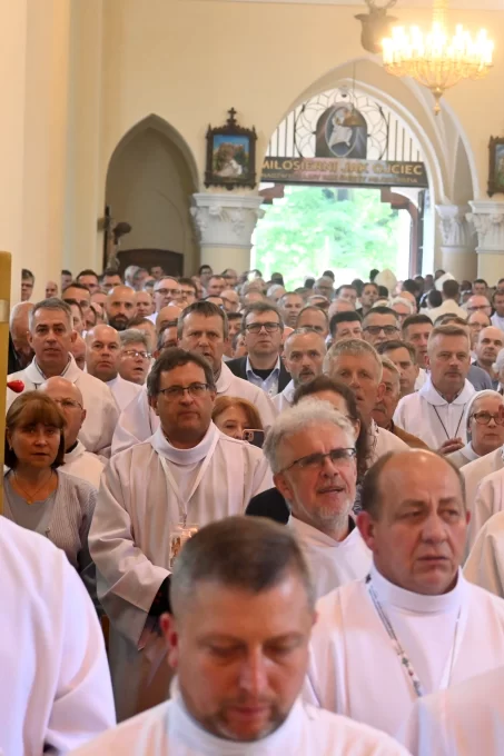 Nadzwyczajni Szafarze Komunii Świętej Archidiecezji Lubelskiej pielgrzymka Wąwolnica msza święta Eucharystia foto