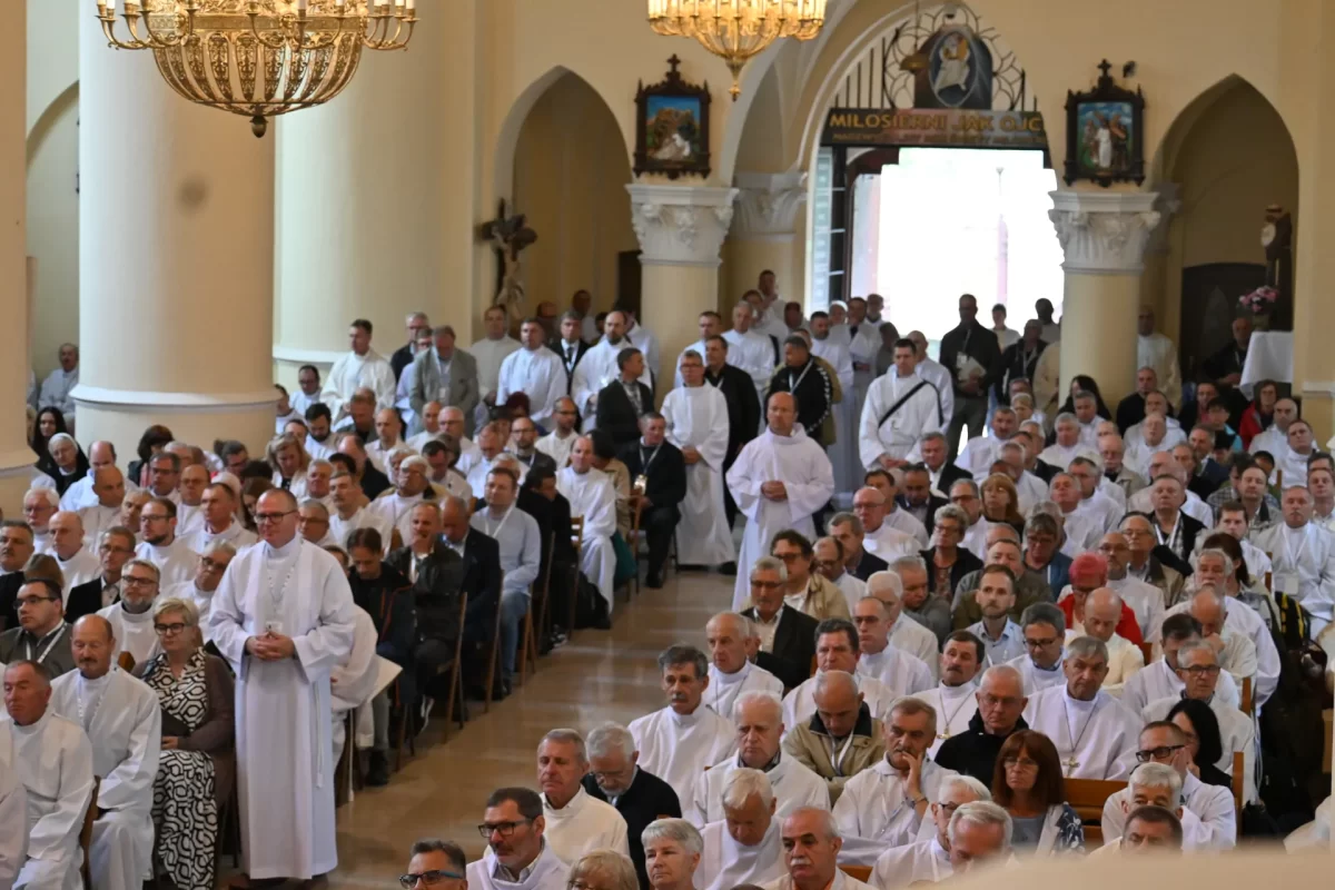 Nadzwyczajni Szafarze Komunii Świętej Archidiecezji Lubelskiej pielgrzymka Wąwolnica msza święta księża Eucharystia foto 14