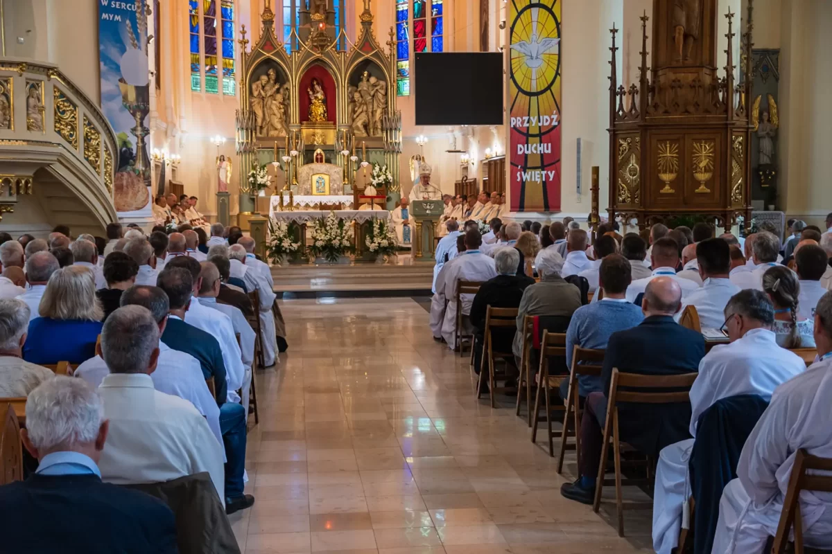 Nadzwyczajni Szafarze Komunii Świętej Archidiecezji Lubelskiej pielgrzymka Wąwolnica msza święta księża Eucharystia foto 15