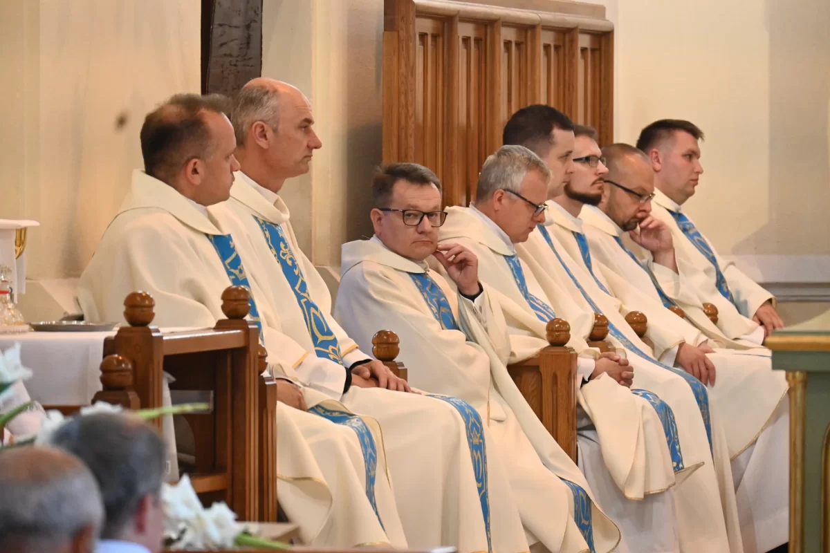 Nadzwyczajni Szafarze Komunii Świętej Archidiecezji Lubelskiej pielgrzymka Wąwolnica msza święta księża Eucharystia foto 16