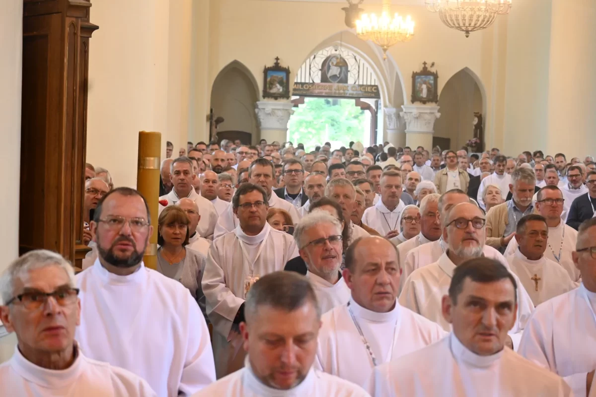 Nadzwyczajni Szafarze Komunii Świętej Archidiecezji Lubelskiej pielgrzymka Wąwolnica msza święta księża Eucharystia foto 21