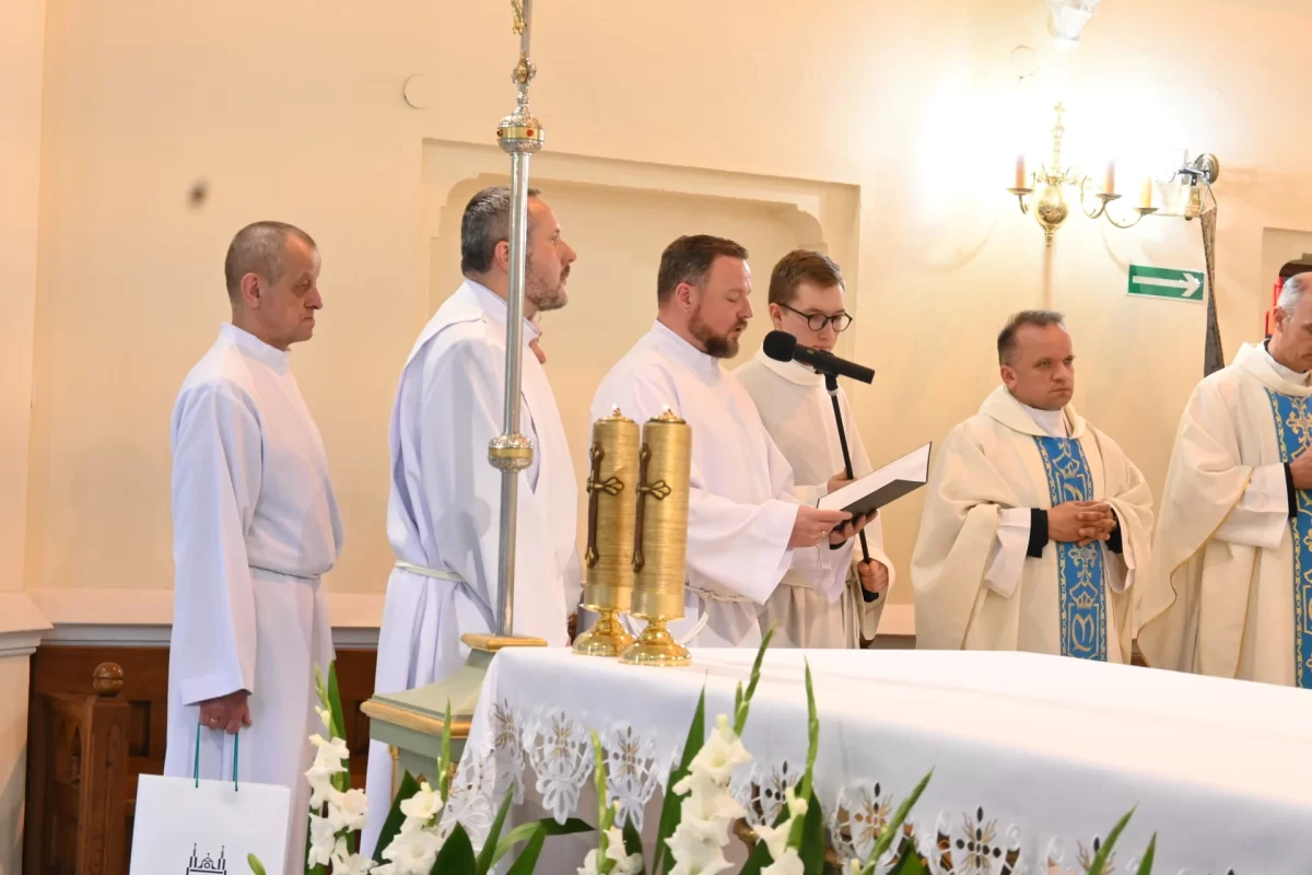 Nadzwyczajni Szafarze Komunii Świętej Archidiecezji Lubelskiej pielgrzymka Wąwolnica msza święta księża Eucharystia foto 23