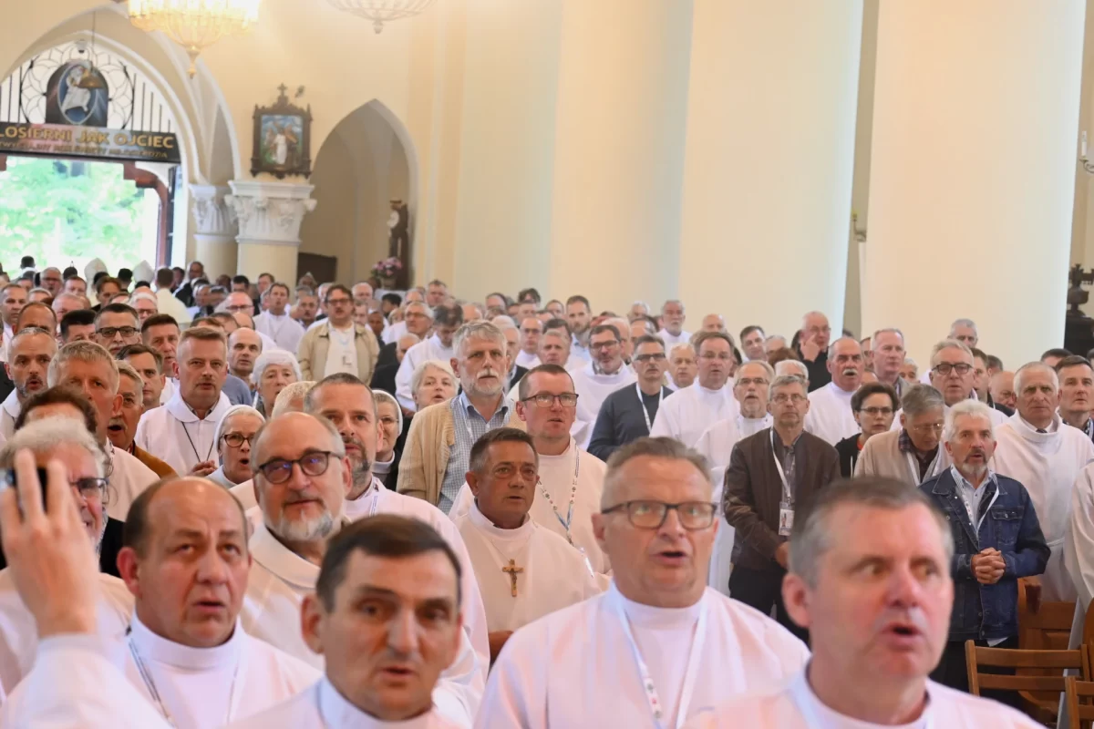 Nadzwyczajni Szafarze Komunii Świętej Archidiecezji Lubelskiej pielgrzymka Wąwolnica msza święta księża Eucharystia foto 24