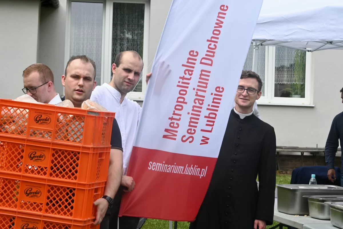 Nadzwyczajni Szafarze Komunii Świętej Archidiecezji Lubelskiej pielgrzymka Wąwolnica msza święta księża Eucharystia foto 29