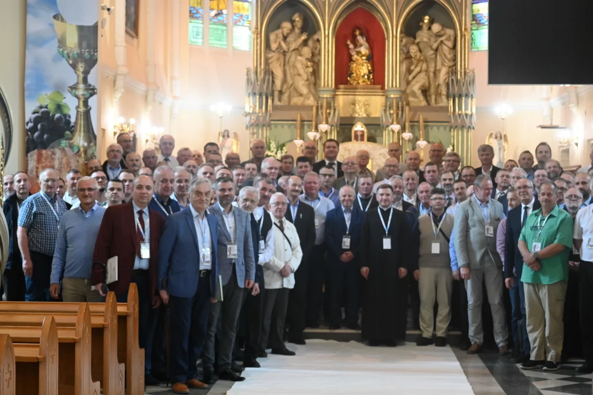 Nadzwyczajni Szafarze Komunii Świętej Archidiecezji Lubelskiej pielgrzymka Wąwolnica msza święta księża Eucharystia foto 3