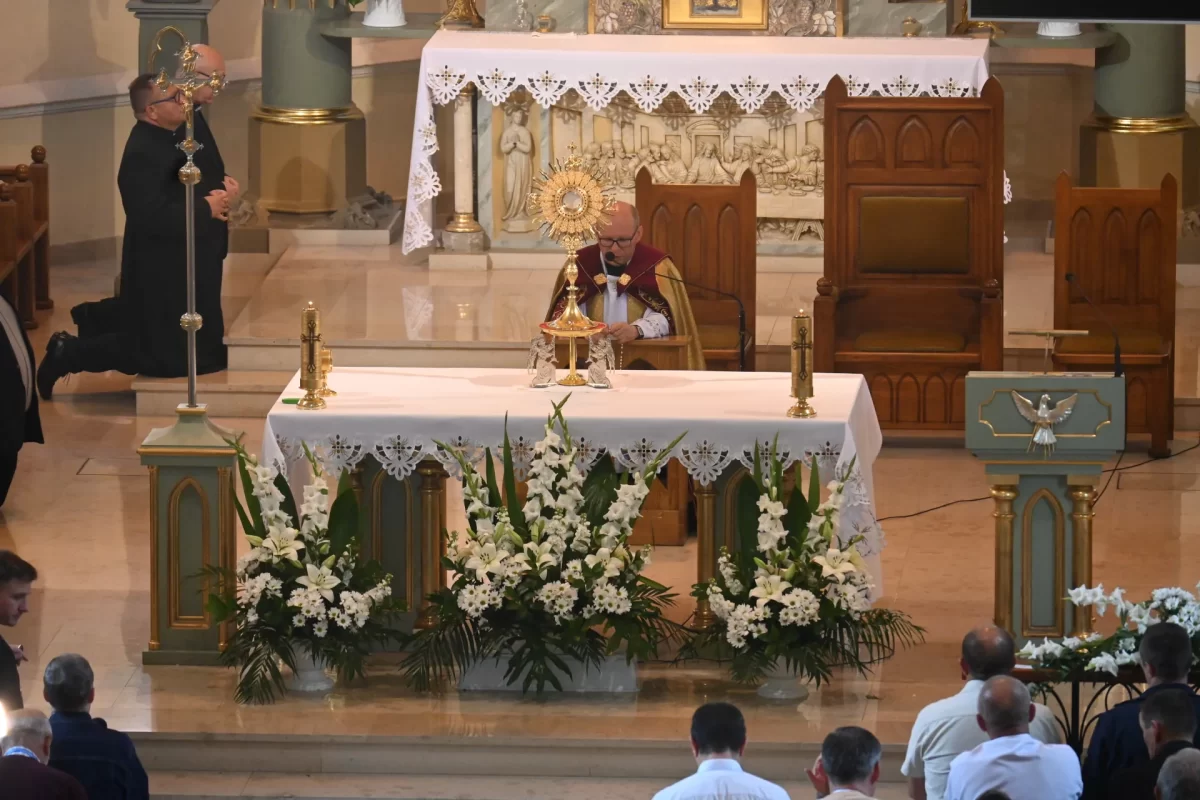 Nadzwyczajni Szafarze Komunii Świętej Archidiecezji Lubelskiej pielgrzymka Wąwolnica msza święta księża Eucharystia foto 31