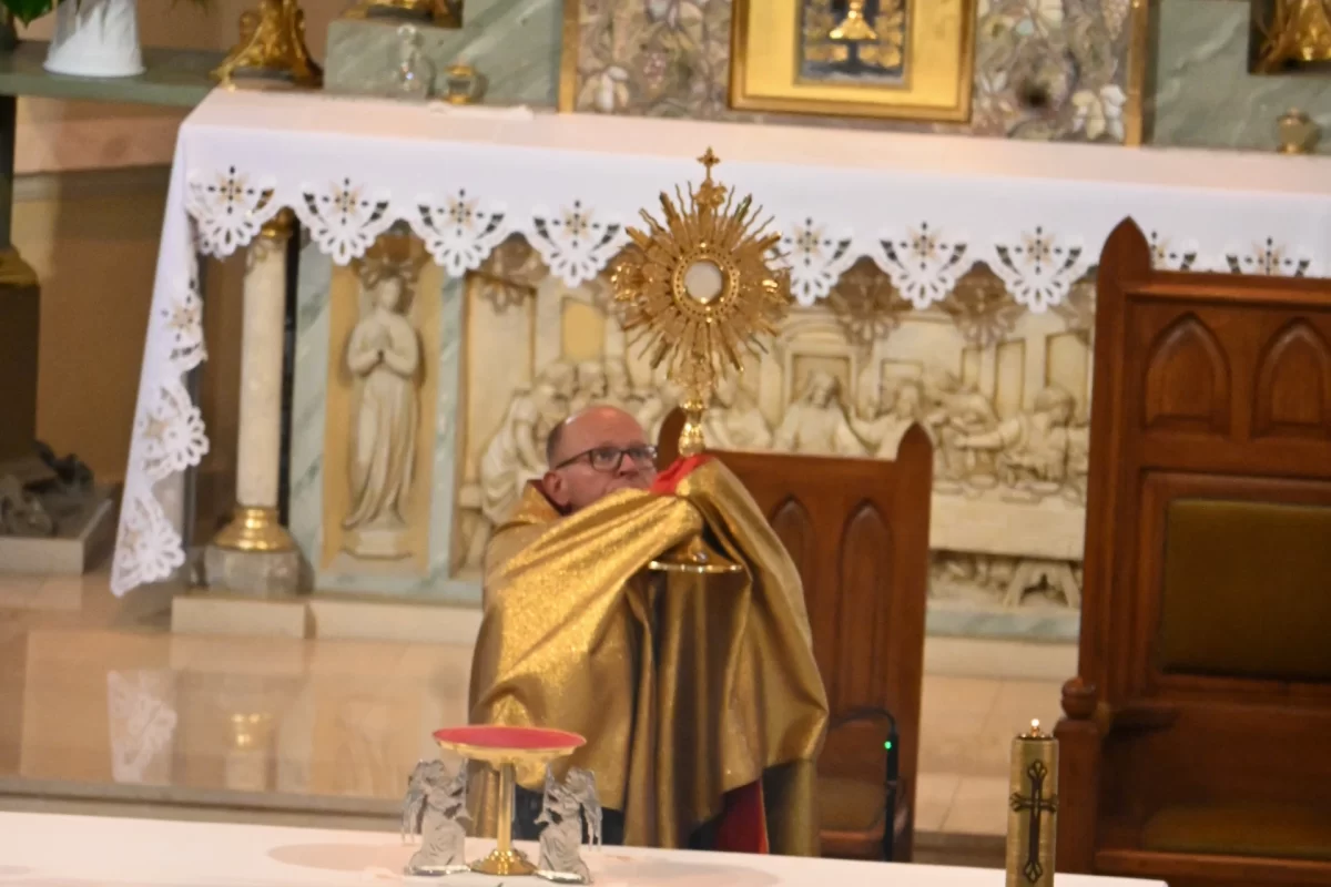 Nadzwyczajni Szafarze Komunii Świętej Archidiecezji Lubelskiej pielgrzymka Wąwolnica msza święta księża Eucharystia foto 33