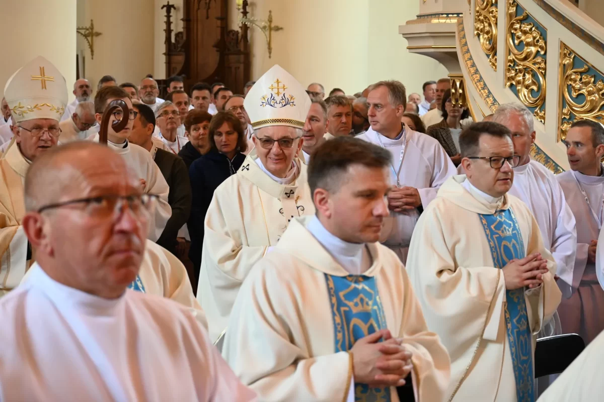 Nadzwyczajni Szafarze Komunii Świętej Archidiecezji Lubelskiej pielgrzymka Wąwolnica msza święta księża Eucharystia foto 9