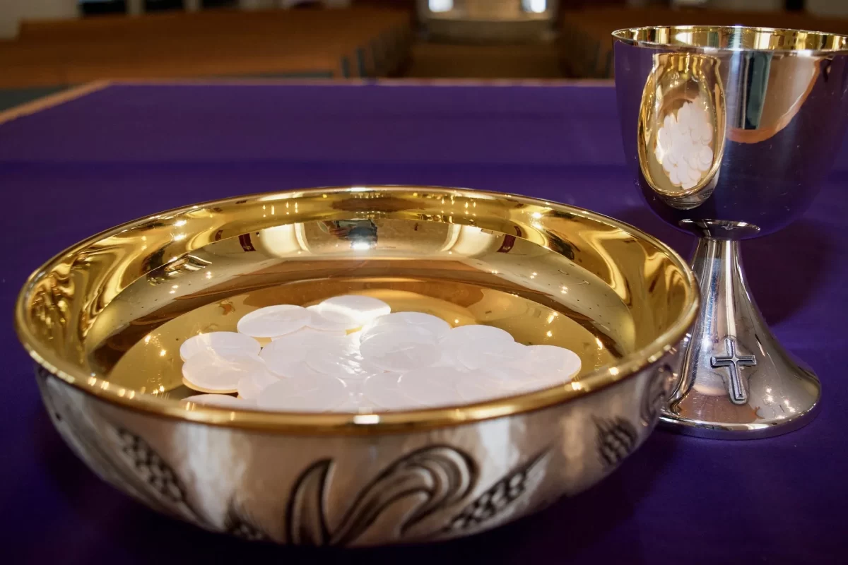 Nadzwyczajni Szafarze Komunii Świętej komunia święta komunikant kielich mszalny grafika kolor